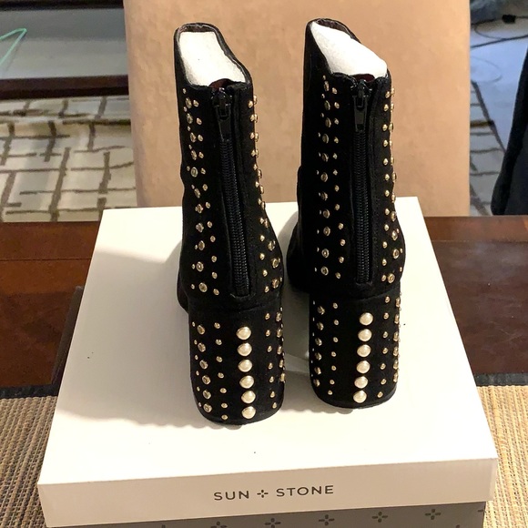 KENSIE- Black Suede Studs Ankle Booties! - Picture 8 of 9